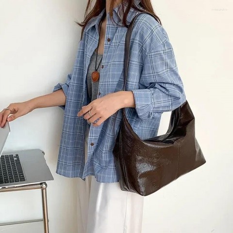 Trendy Women's Leather Shoulder Bag - Casual Tote with Zipper Closure