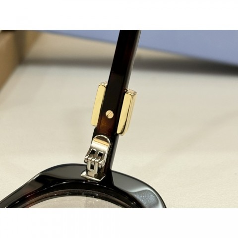 Avant-Garde Full Frame Sunglasses for Men and Women - Lightweight UV400 Protection