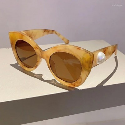 Luxury Designer Women's Vintage Oversized Cat Eye Sunglasses - Fashionable & Sexy