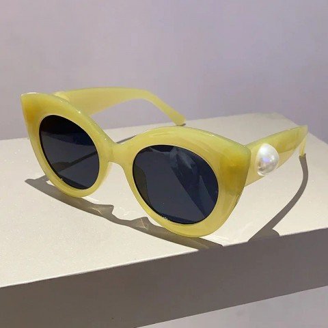 Luxury Designer Women's Vintage Oversized Cat Eye Sunglasses - Fashionable & Sexy
