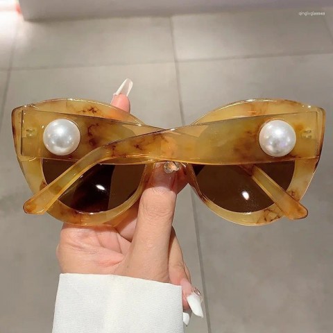 Luxury Designer Women's Vintage Oversized Cat Eye Sunglasses - Fashionable & Sexy