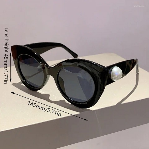 Luxury Designer Women's Vintage Oversized Cat Eye Sunglasses - Fashionable & Sexy