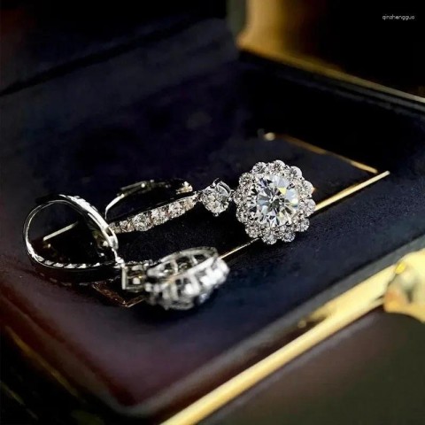 Dangle Earrings Women 2025 Cube Zirconia Snowflake Set Shiny Charm Jewelry