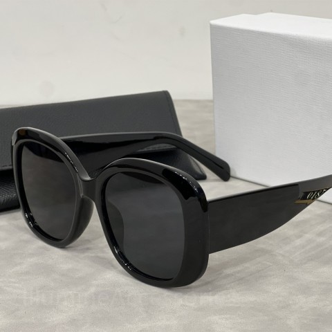 Luxury Women's Designer Sunglasses - Comfortable & Trendy Oval Frame