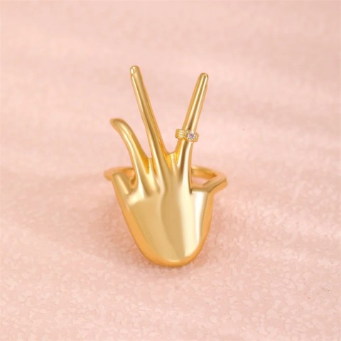 2024 Trendy Metal Palm Hip Hop Ring for Women - Fashion Party Accessory