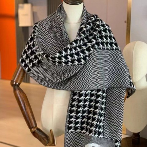 Men's Vintage Wool Scarf Black and White Chess Pattern Shawl Wrap