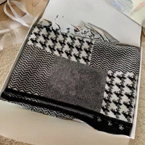 Men's Vintage Wool Scarf Black and White Chess Pattern Shawl Wrap