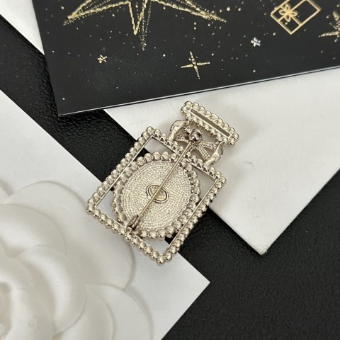 Luxury 18K Gold Plated Brass Copper Letter Brooches for Men and Women