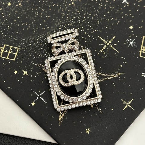 Luxury 18K Gold Plated Brass Copper Letter Brooches for Men and Women