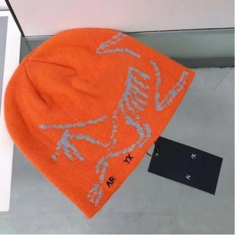 Luxury Classics Knitted Beanie for Men - Casual Letter Design
