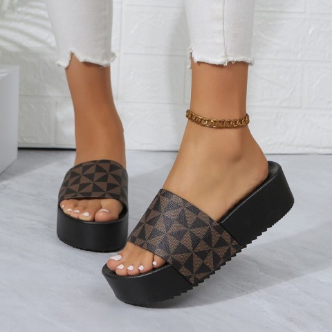 High-Quality Free Shipping Women's Black Platform Slippers for Indoor Outdoor Use