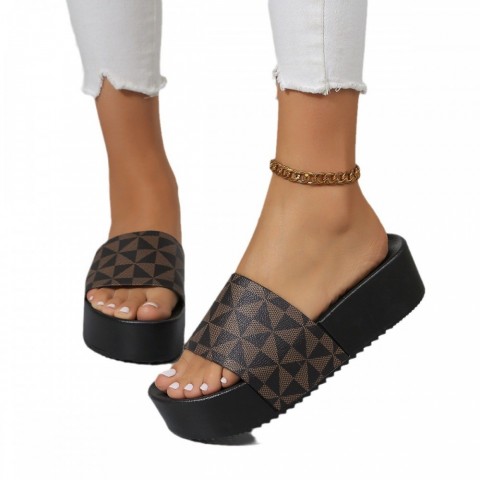 High-Quality Free Shipping Women's Black Platform Slippers for Indoor Outdoor Use
