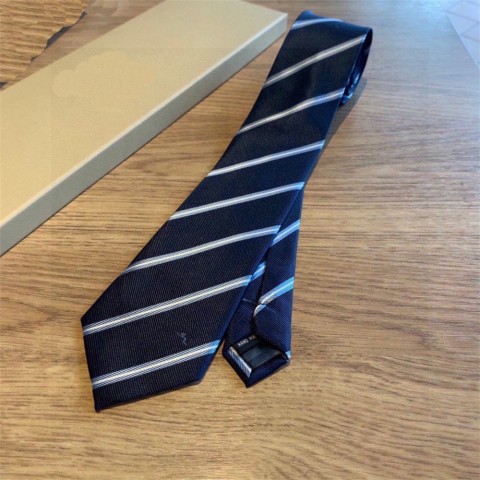 Luxury Men's Silk Tie - Customizable Colors & Patterns