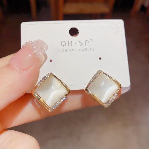 Trendy Stud Earrings for Women with 14K Gold Plated Flowers