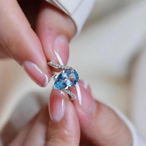 Luxury Tear Shape Wedding Rings for Valentines Day & Anniversary Engagement