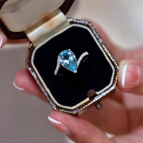 Luxury Tear Shape Wedding Rings for Valentines Day & Anniversary Engagement