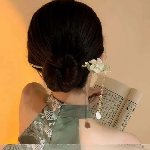 Retro Charm Wedding Tassel Hair Clip for Women