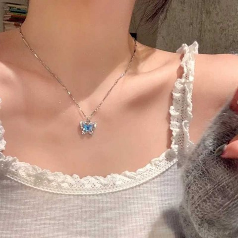 Y2K Fashion Statement: Women's Blue Crystal Butterfly Choker Necklace Y250513