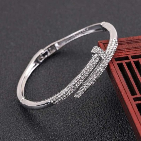 Women's Classic Geometric Agate Bangle Bracelet with Black Main Stone