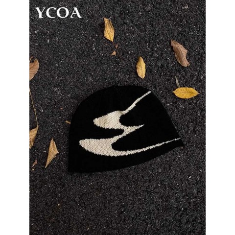 Y2K Retro Beanie Skull Cap for Men & Women - Unisex Gothic Winter Hat with Pull Handle