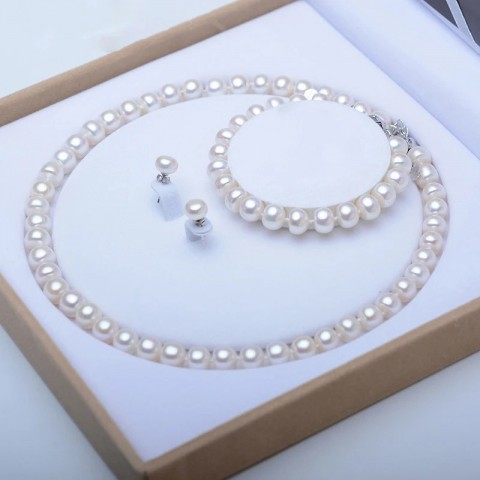 Elegant Women's Gift Set with Natural Freshwater Pearls and 925 Sterling Silver Jewelry