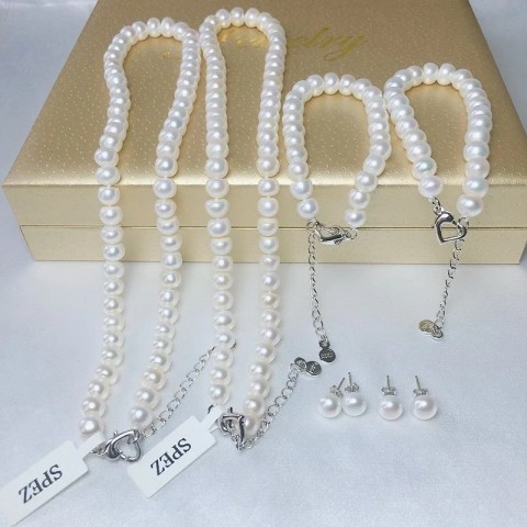 Elegant Women's Gift Set with Natural Freshwater Pearls and 925 Sterling Silver Jewelry