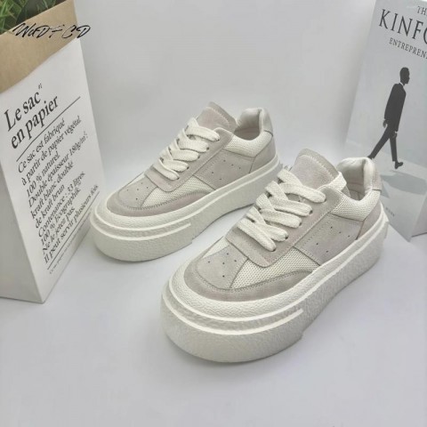 Designer Men's Retro Casual Shoes with White Nubuck Leather