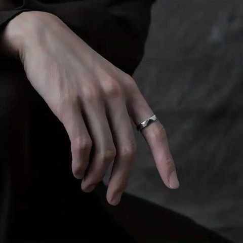 Elegant 4mm Polished Stainless Steel Band Ring for Women - Ideal Wedding & Dating Accessory