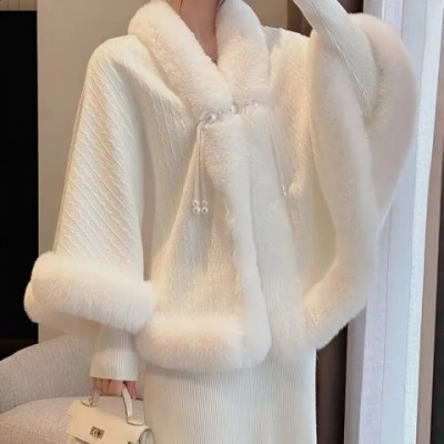 Luxury Chinese Style Winter Cloak Poncho for Women with Thickened Fur Plush