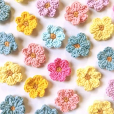 Handmade 3D Crochet Flower Hair Clips with 6 Pearls - 20Pcs Set for DIY Decor