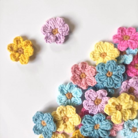 Handmade 3D Crochet Flower Hair Clips with 6 Pearls - 20Pcs Set for DIY Decor