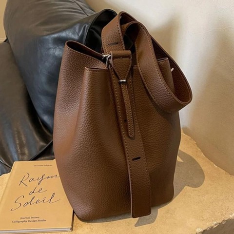 2024 Retro Women's Commuter Shoulder Bucket Bag with Adjustable Strap and Mini Purse