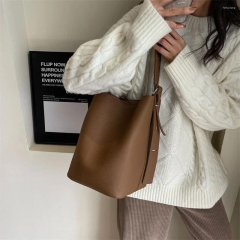2024 Retro Women's Commuter Shoulder Bucket Bag with Adjustable Strap and Mini Purse