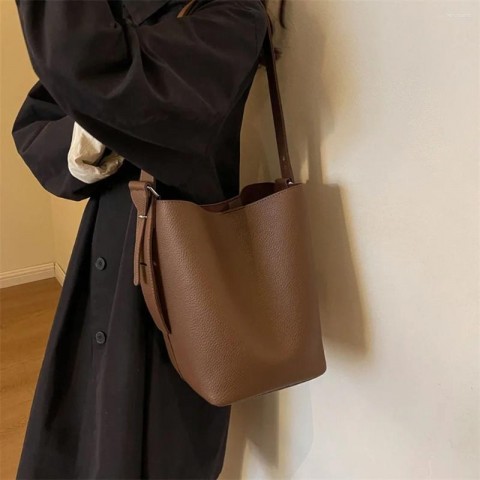 2024 Retro Women's Commuter Shoulder Bucket Bag with Adjustable Strap and Mini Purse