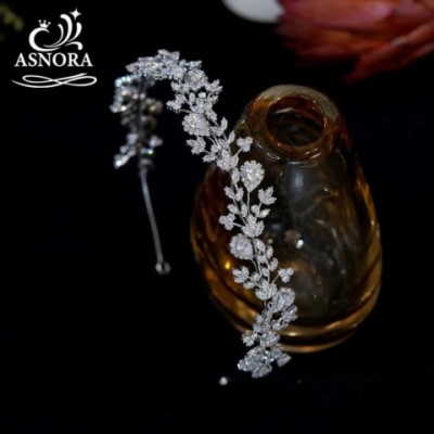 Elegant Crystal Vine Leaves Bridal Hair Band for Women W250311