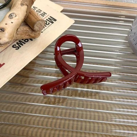UXSL Elegant Wine Red Geometric Shark Claw Clip for Women