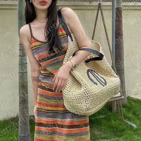 Elegant Women's Handwoven Straw Shoulder Bag